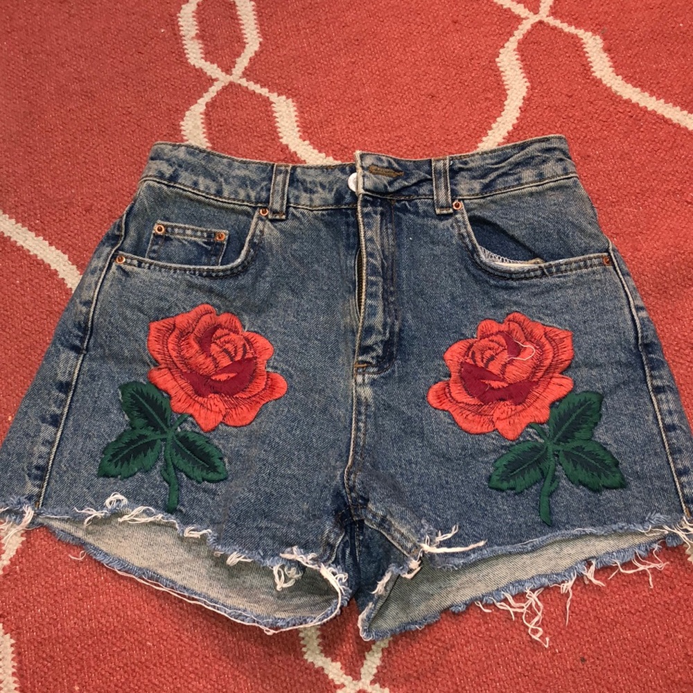 Top shop mom rose embroidered jean shorts
